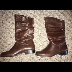 New St. John’s Bay Leather Boots 6
